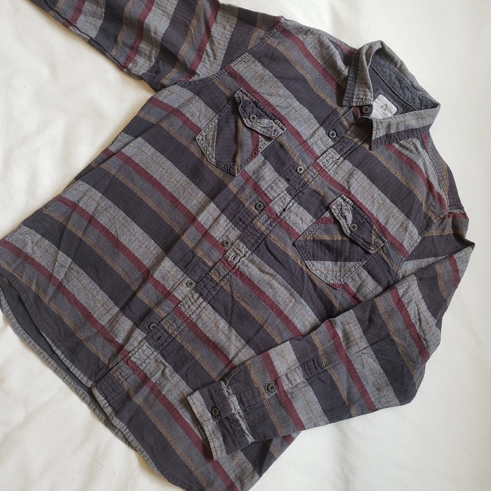🌎 2 for $40 🌎 Grey Flannel Button Down